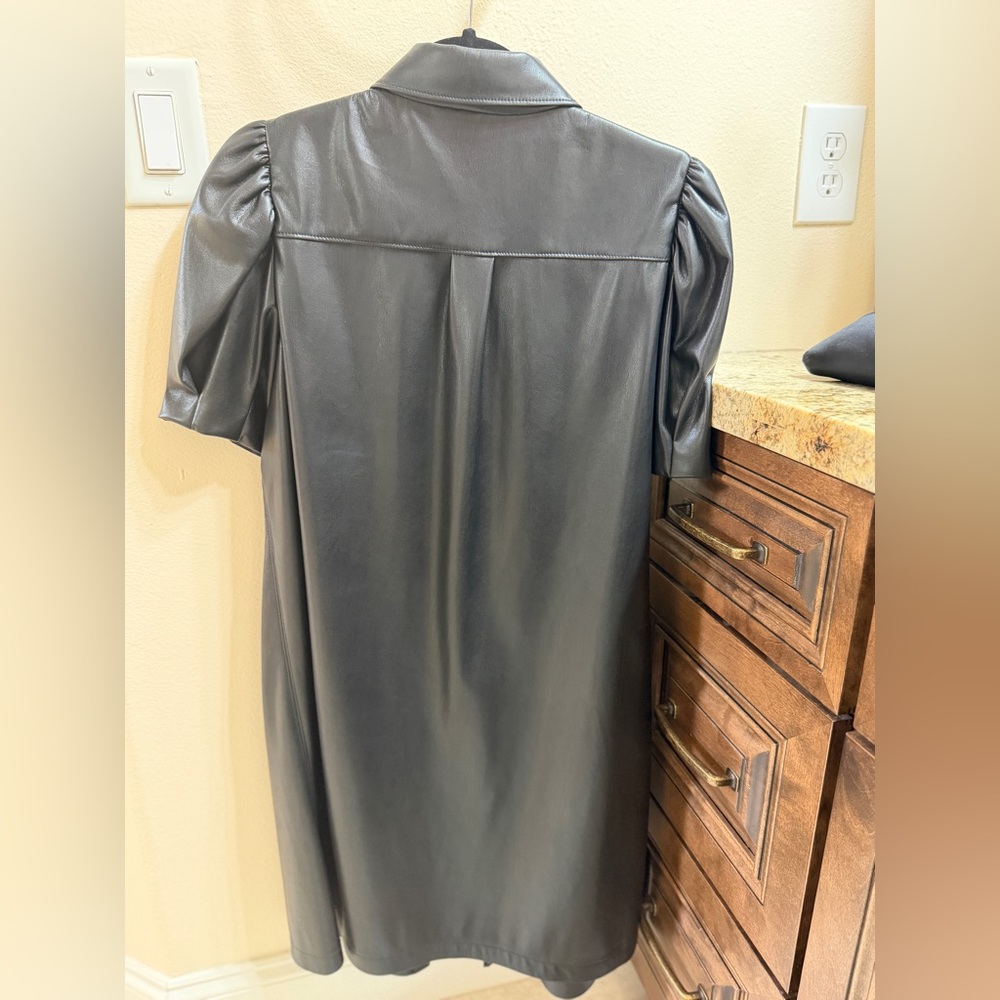 Alice + Olivia Black Jen Vegan Leather Puff-Sleeve Shirt Dress. Size XL - Picture 8 of 14